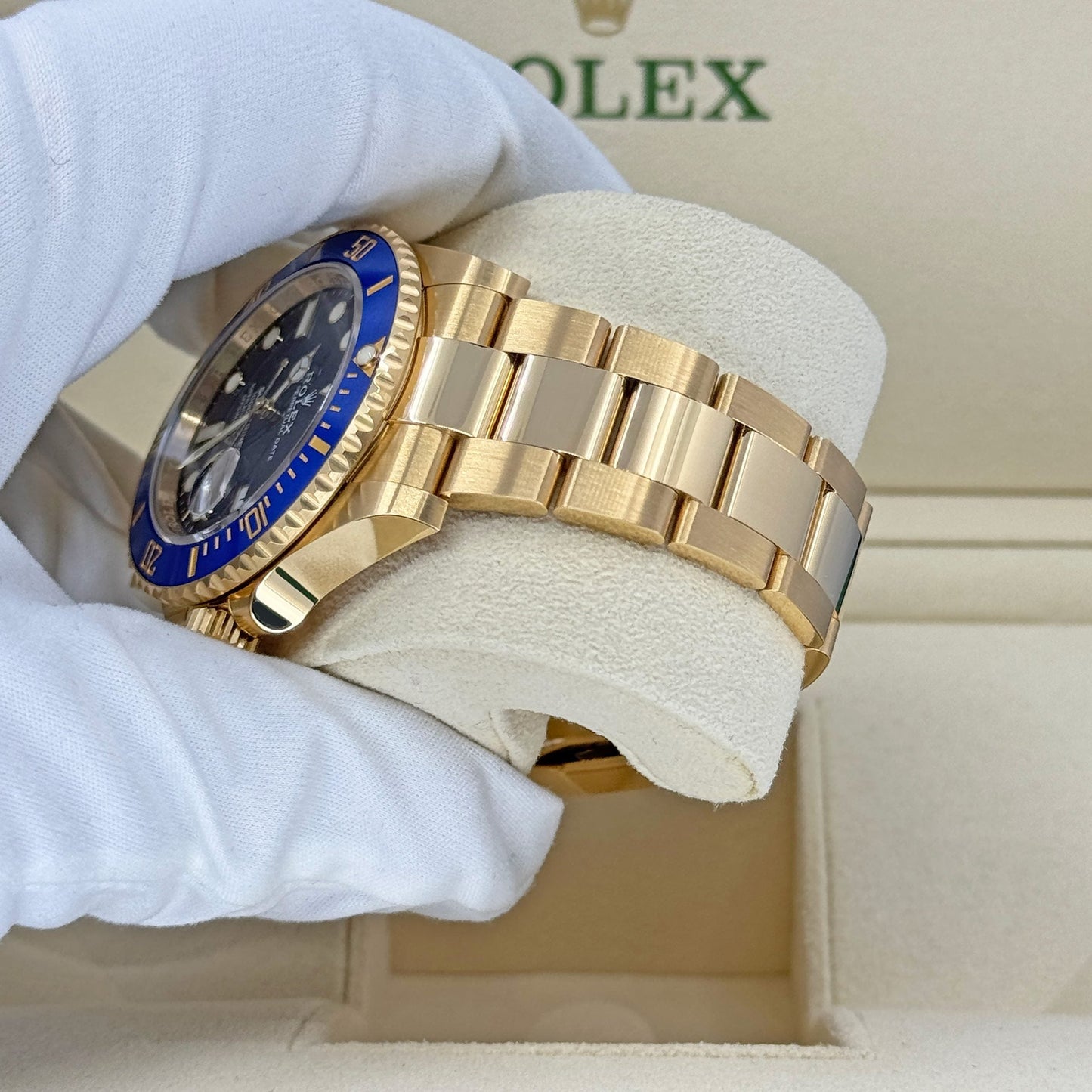Submariner Date, 18k Yellow Gold, 41mm, Ref# 126618lb-0002